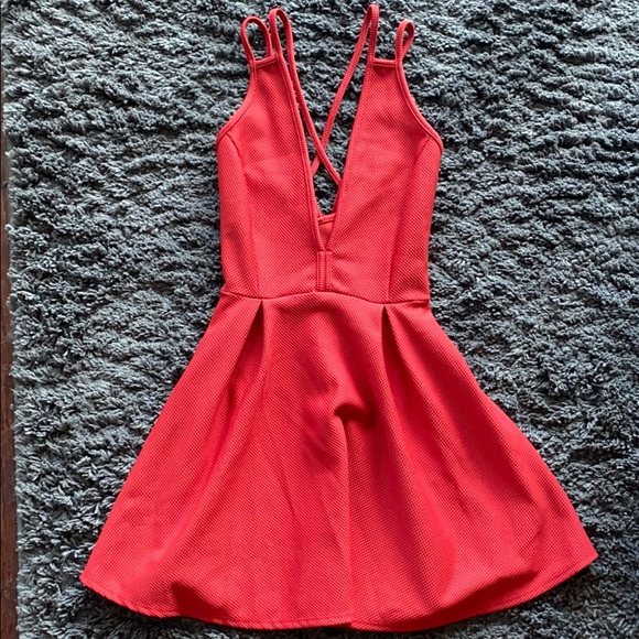 Windsor Dresses & Skirts - Red Windsor V Neck Dress ✨